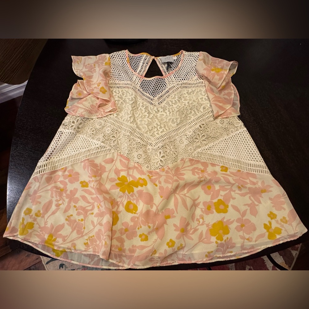 Anthropologie HD in Paris Lace Top, size US 4